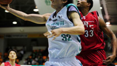 [프로농구] 김주성은 ‘소방수’ … 부상으로 빠지자 동부 9점 차 뒤져