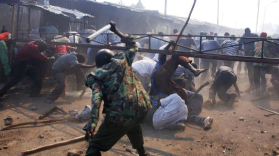 [사진] 케냐 부정선거 규탄 시위… ＂120여 명 사망”