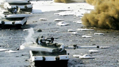 [사진] 임진강 건너는 한국형 탱크