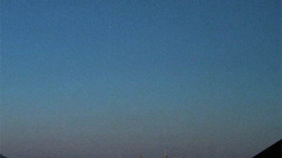 [사진] 금성 - 목성 - 그믐달 나란히 ‘새벽 우주쇼’