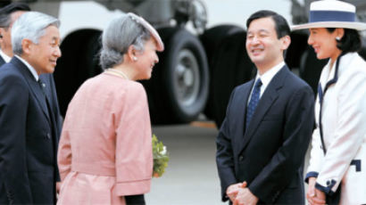“세자는 부왕 좀 찾아봬라” 일본 궁내청장관 이례적 발표