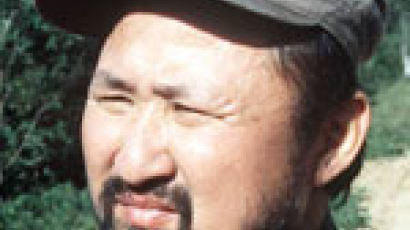 쌀 부대에 농민 그리던 붓 … 노무현 대통령 초상 그려