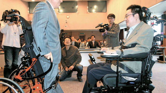 ‘서울대의 호킹’이상묵 교수는 요즘 … 장애인 ‘휴먼 네트워크’ 이끌어