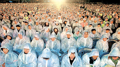 [사진] 빗속 2만 명 부활절 예배