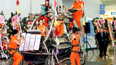 [사진] 재활용품으로 만든 ‘악기 자전거’