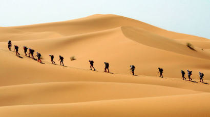 [사진] ‘자신과의 싸움’ 245km 사막 마라톤