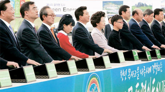 [사진] 대통령이 참석한 2007년 vs 차관이 참석한 2008년