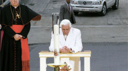 교황 ‘그라운드 제로’ 찾아 희생자 추모