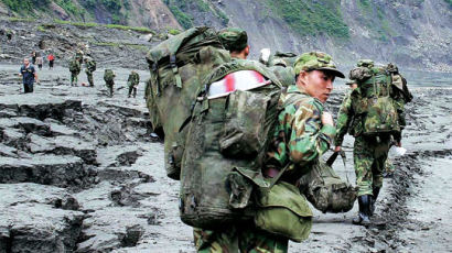 절벽 사이 길 산사태로 끊겨 … 해발 1325m ‘산속의 섬’ 원촨