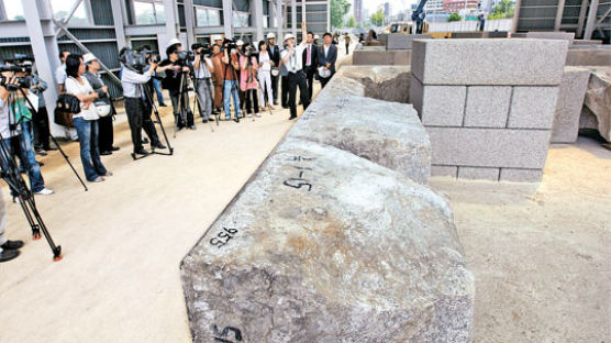 [사진] 복원되는 광화문 기초석 공사현장 공개