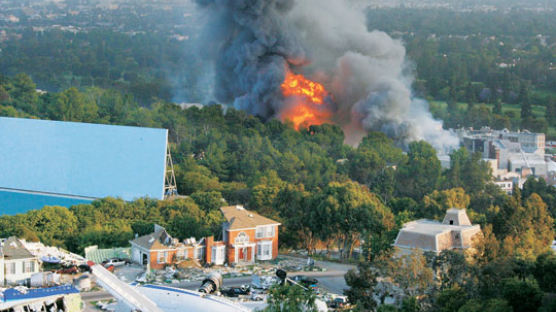 [사진] 유니버설 스튜디오 영화세트장에 큰 불