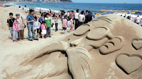 [사진] 해운대 장식한 모래조각