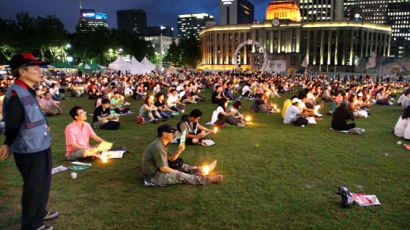 ‘촛불’줄었지만 서울 곳곳서 산발 시위