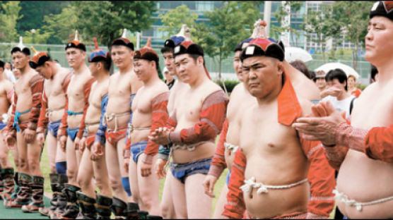 [사진] 몽골 씨름 ‘바흐’ 선수들