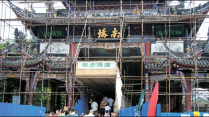 “쓰촨 가서 돈 쓰자” 의연금 관광 밀물