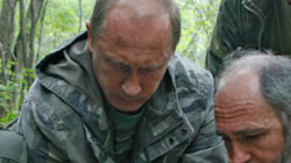 푸틴, 여기자 공격 '450kg 호랑이' 제압