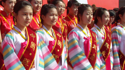 [사진] 한복을 차려입은 훈춘(琿春)의 아가씨들