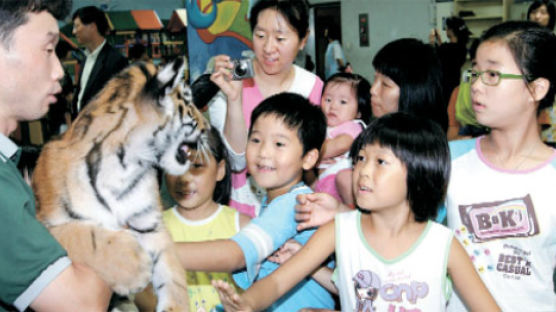 [사진] 어린이 찾아가는 동물원