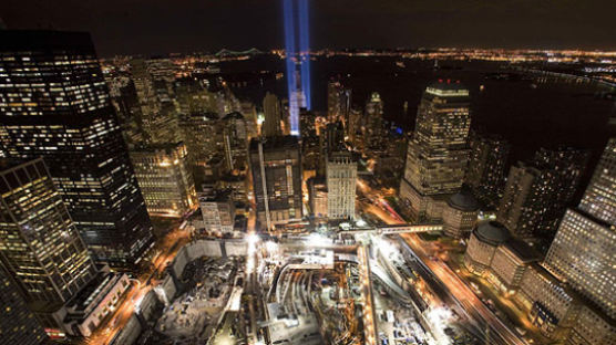 [사진] ‘9·11 테러’ 7주년 앞둔 추모의 빛