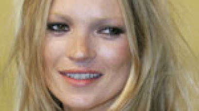 7200만원! 립스틱으로 그린 수퍼모델 케이트 모스 자화상 경매