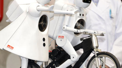 [사진] 외발자전거 타는 로봇