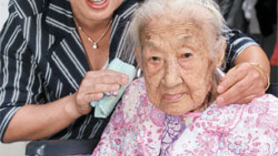 10년 보살핀 101세 할머니 … “이젠 혈육 같아요”