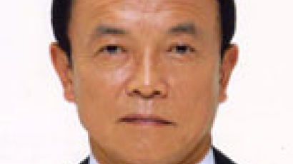 “일본 외교의 수치” 망신 당한 아소 총리