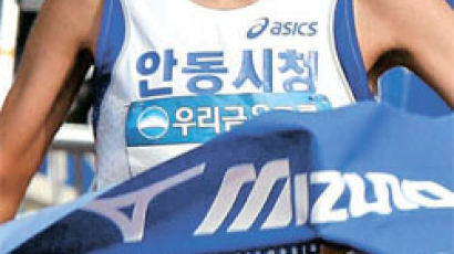 [중앙서울마라톤] 여자부 우승 이선영, “1~2년 내 한국기록 깨고 싶어요”