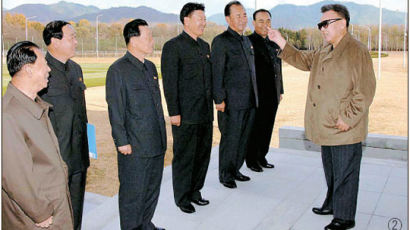 22일 만에 또 … 김정일 유례없는‘사진 통치’