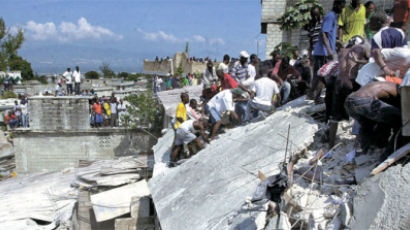[사진] 아이티 학교 붕괴 … 90명 이상 숨져