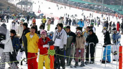 [사진] 스키장 휴일 인파