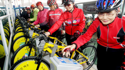 [사진] 전국 첫 휴대전화 인증 자전거 대여