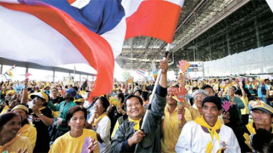 해산될 태국 집권당 “신당으로 헤쳐 모여”