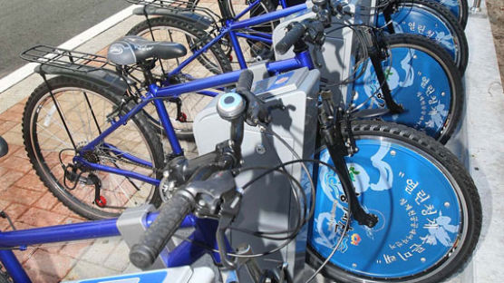 [사진] 청계천서 자전거 무료대여