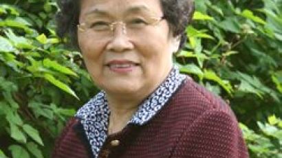 80대 한인 할머니의 한국사랑, 대통령에 목도리 선물 '따뜻한 정치 펼치세요'