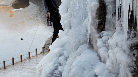 [사진] 개장 앞둔 전국 최대 빙벽장