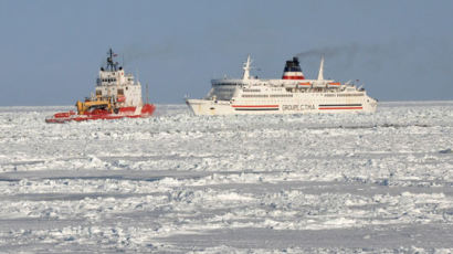 [사진] 얼음에 갇힌 크루즈 선박