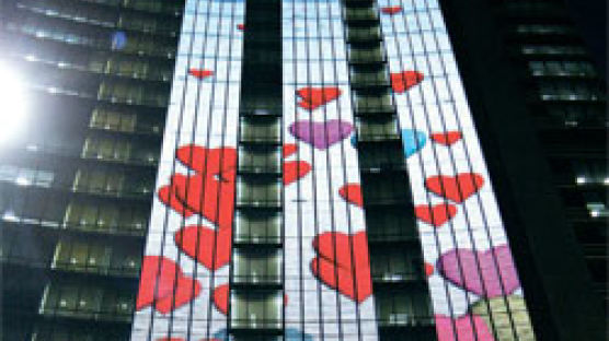 건물도 춤추게 하는 LED … 마케팅 효과도 수백억