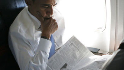 “오바마, 뉴스는 TV 대신 신문 본다”