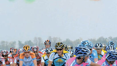 [사진] 자전거 대회 축하 에어쇼