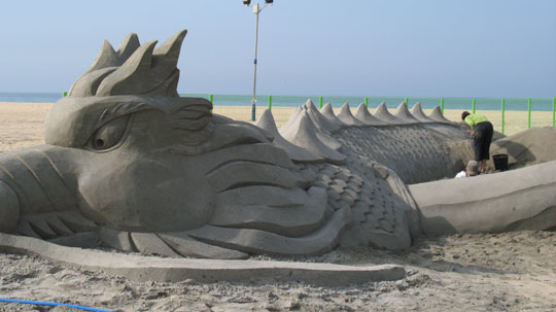 숭례문·독도·흑룡 … 모래조각, 예술이네!