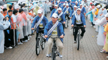 [사진] 철의 날 기념 ‘두 바퀴 마라톤’