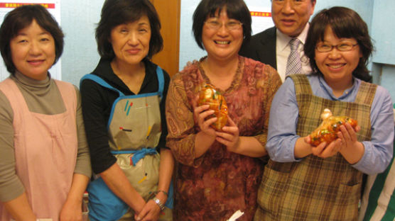 ‘김치교실’로 일본 주부들 입맛 돋우다