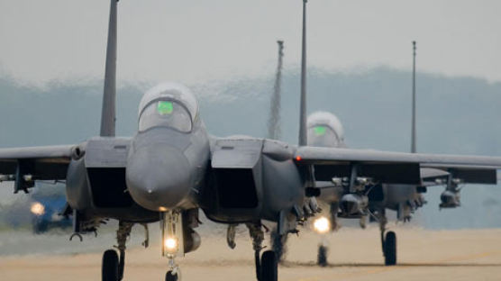 [사진] 최신예 F-15K 전투기 공개…정밀직격탄 JDAM 장착