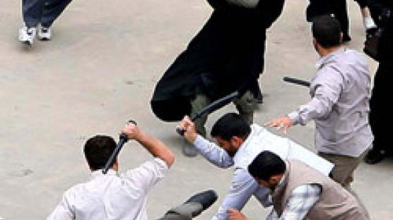 테헤란 도심 곳곳 사흘째 경찰 - 시위대 충돌