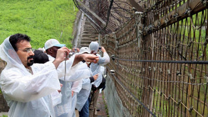 [사진] DMZ 시찰하는 해외 언론인들