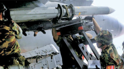 [쉽게 읽는 중앙일보] Q:1대 1000억원짜리 전투기, F-15K 성능은?