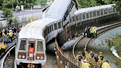 [사진] 미국 지하철 추돌 7명 사망