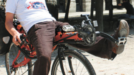 암 이겨낸 프랑스 교사 쥘리앙 “자전거는 행복…페달로 제2 인생”