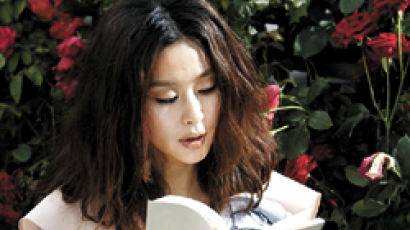 책 읽는 스타 ⑭ 배우 예지원 『사랑활용법』